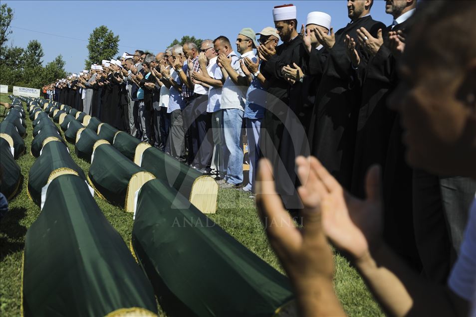 Falet namazi i xhenazes për 86 viktimat nga Prijedori dhe Kotor Varoshi