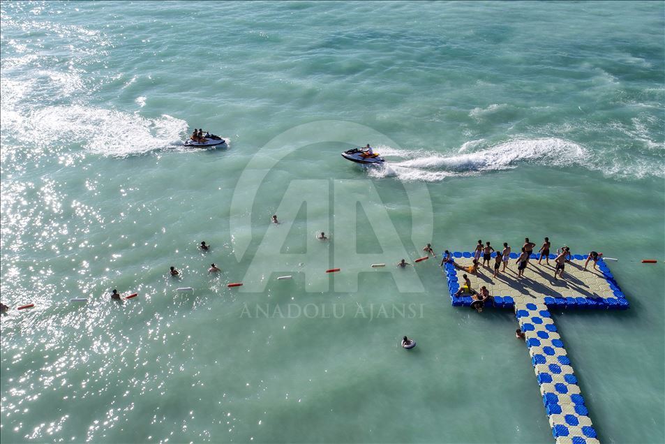 Weekend Crowd at Lake Van beach