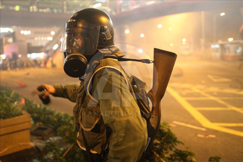 Hong Kong'da halk Çin'e iade yasasını protesto için tekrar sokaklarda