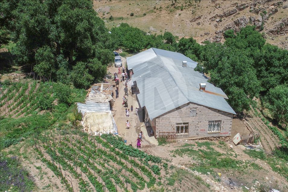 Terörden arındırılan mezralarında huzura kavuştular