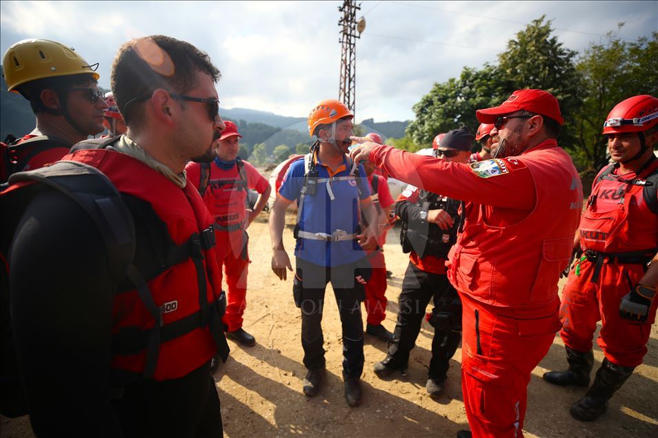 Düzce'deki su baskını ve toprak kayması
