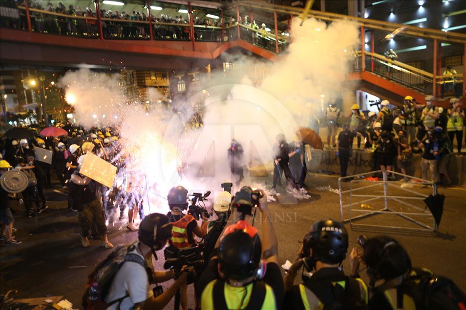 Hong Kong'da halk Çin'e iade yasasını protesto için tekrar sokaklarda