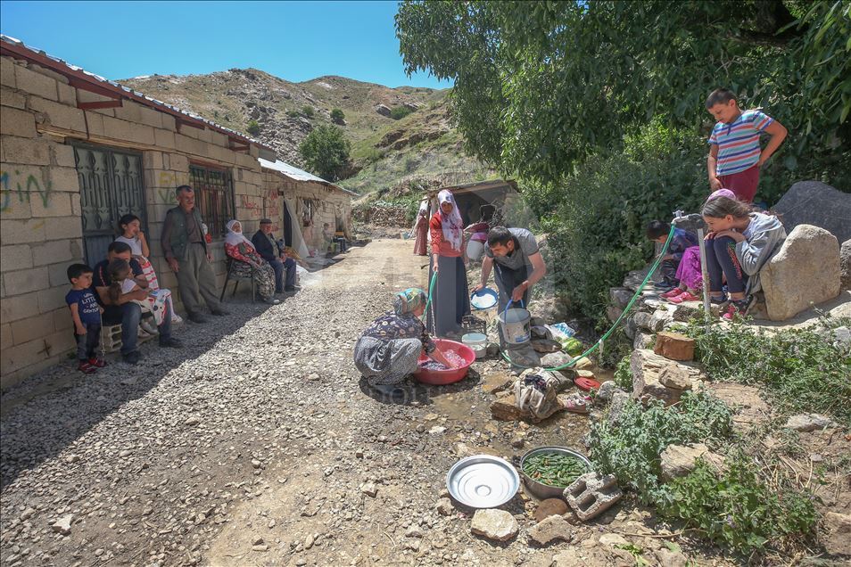 Terörden arındırılan mezralarında huzura kavuştular