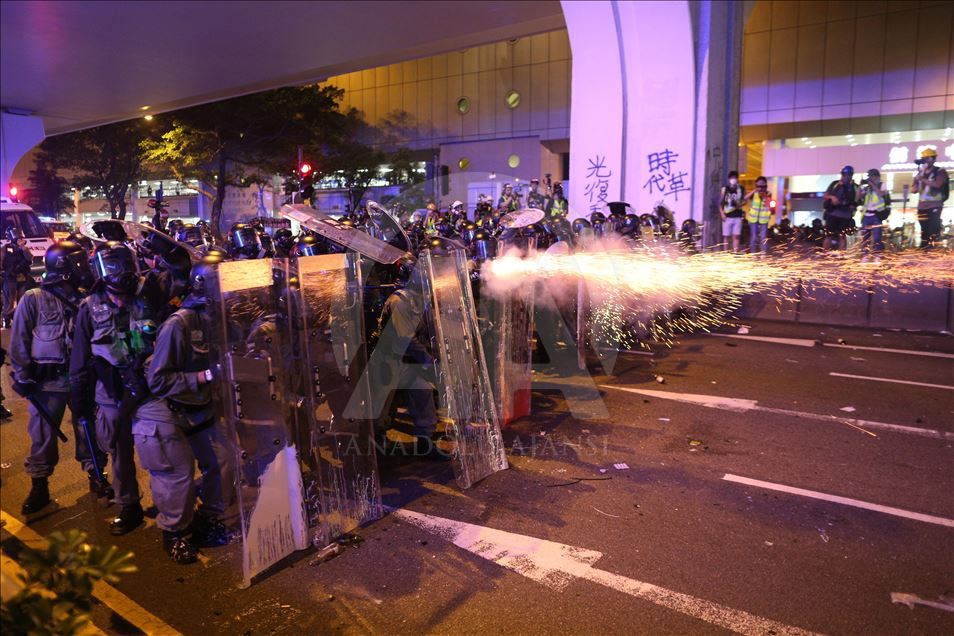 Hong Kong'da halk Çin'e iade yasasını protesto için tekrar sokaklarda