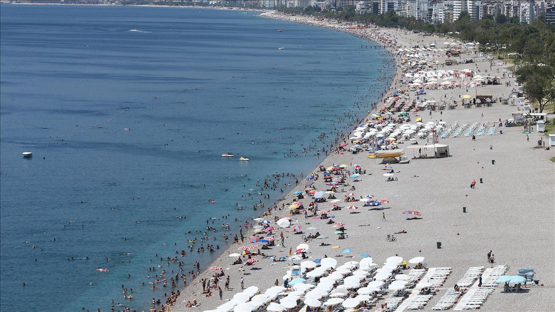 هجوم گردشگران به سواحل آنتالیا ترکیه

