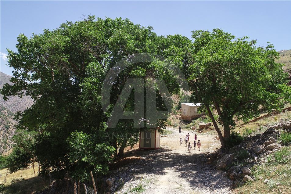 Terörden arındırılan mezralarında huzura kavuştular