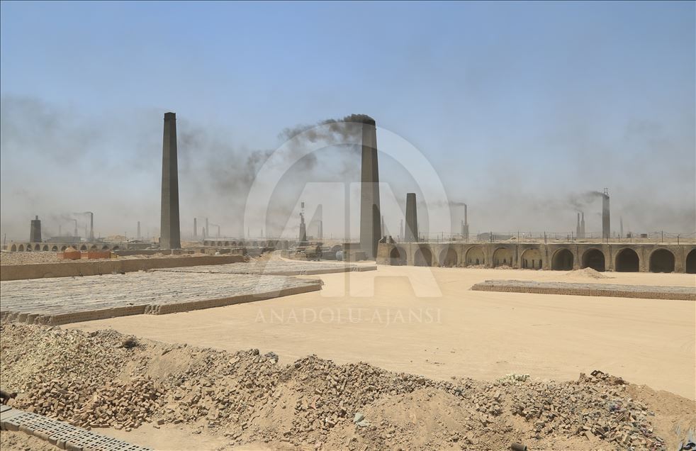 Irak’ın zorlu yaşamını omuzlayan kadın kerpiç işçileri
