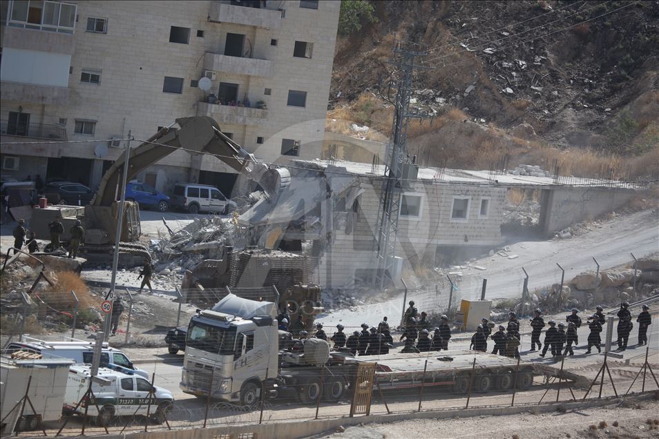 İsrail Doğu Kudüs'te yıkıma başladı
