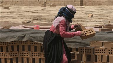 Irak’ın zorlu yaşamını omuzlayan kadın kerpiç işçileri