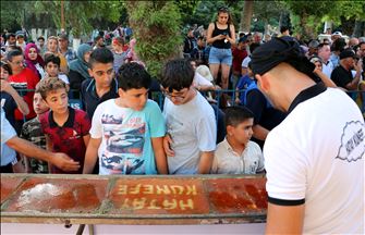 بـ80 متر كنافة.. هطاي التركية تحتفل بـ "الوطن الأم"