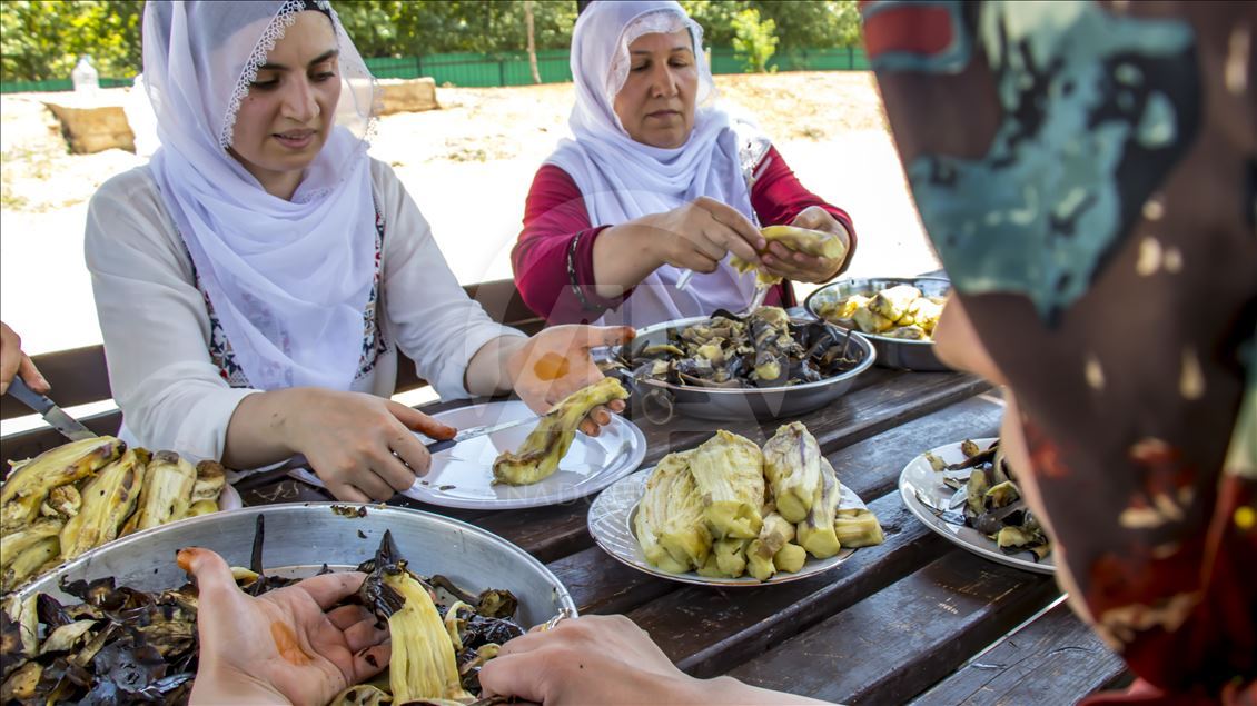 Diyarbakır'da mangal ateşleri "babaganuç" için yanmaya başladı