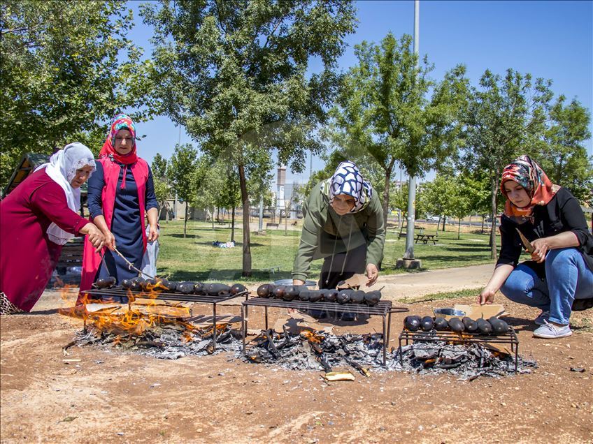 Diyarbakır'da mangal ateşleri "babaganuç" için yanmaya başladı