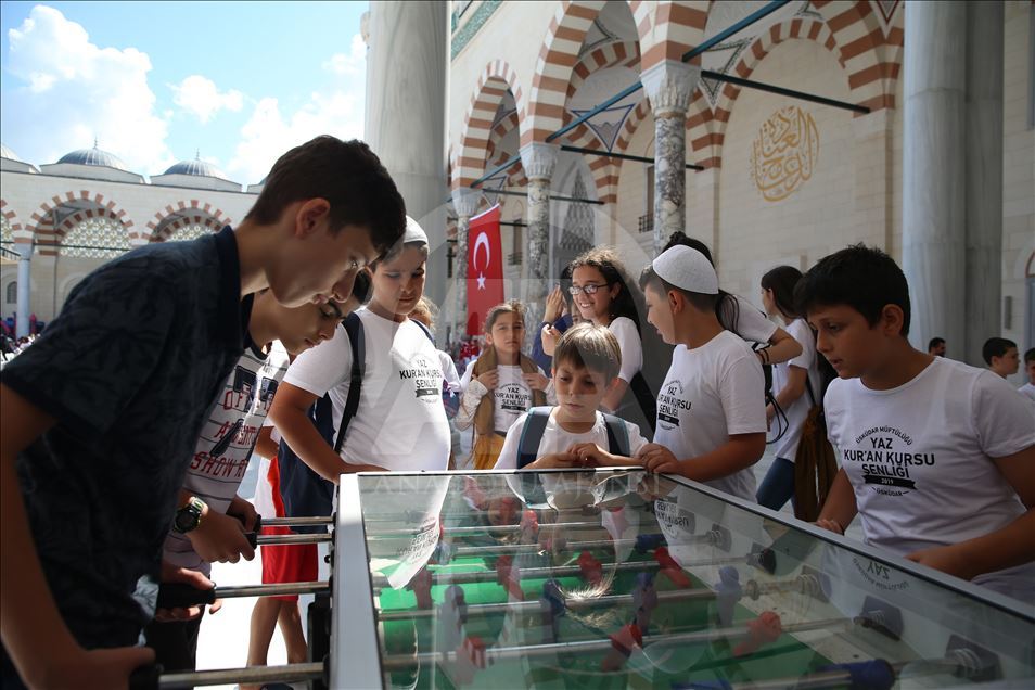 Büyük Çamlıca Camisi'nde Yaz Kuran Kursu Şenliği