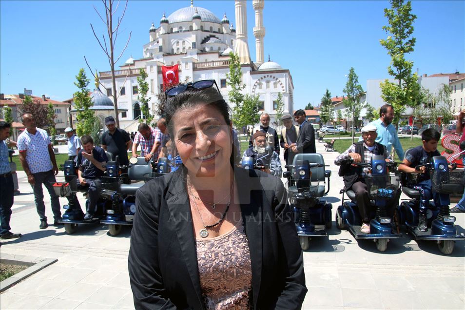 Gurbetçi kadın engellileri sevindirdi
