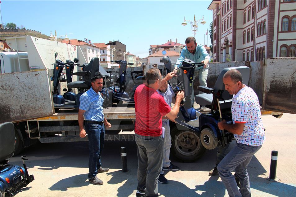 Gurbetçi kadın engellileri sevindirdi