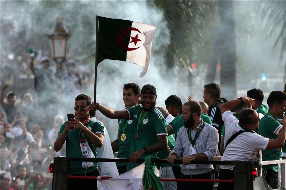 Cezayir Milli Takımı "Çöl Savaşçıları"na coşkulu karşılama