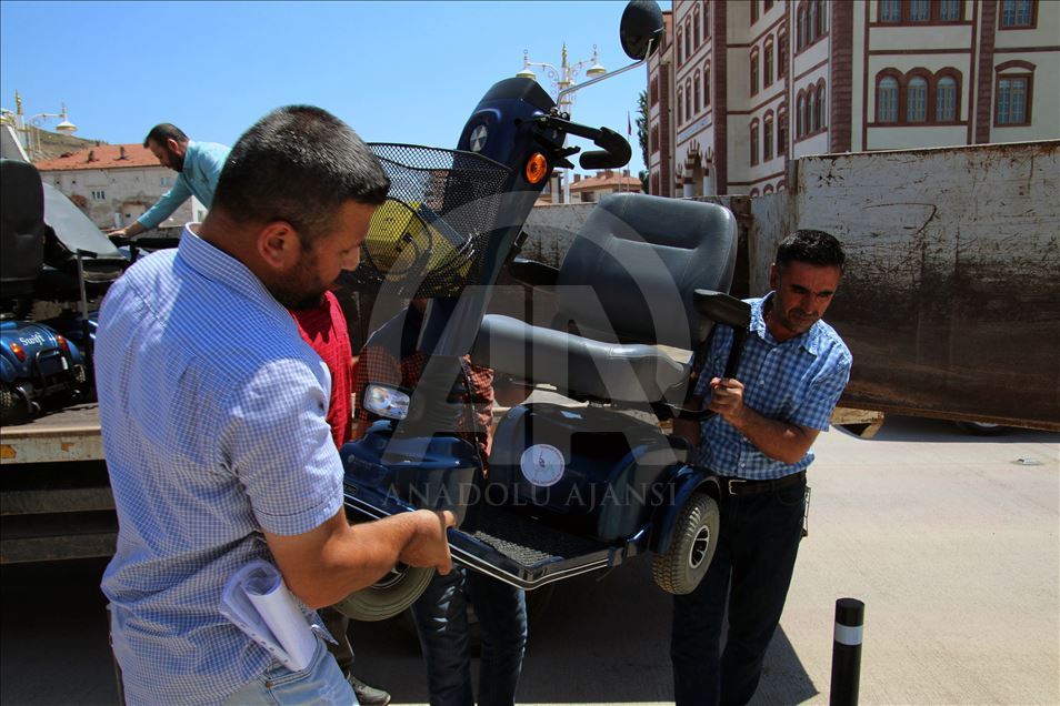 Gurbetçi kadın engellileri sevindirdi