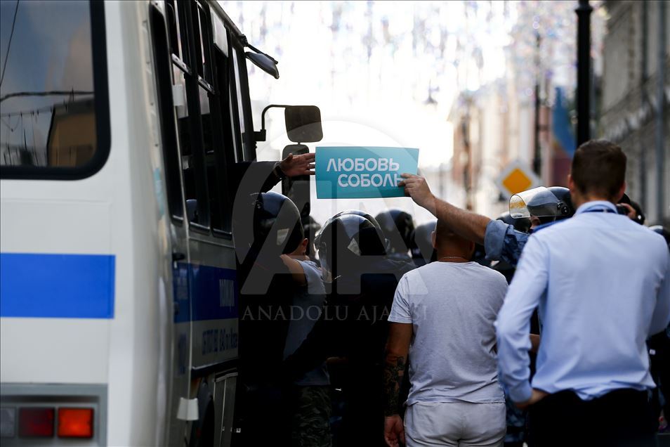 Rusya'da seçim protestosu
