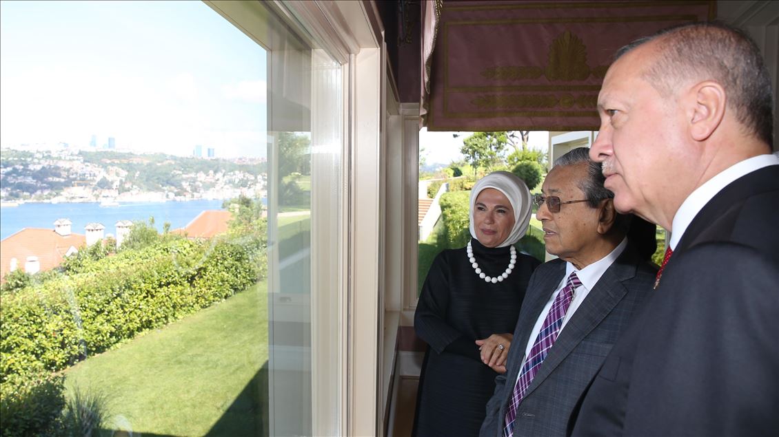 President of Turkey Erdogan meets Malaysian Prime Minister Mohamad 