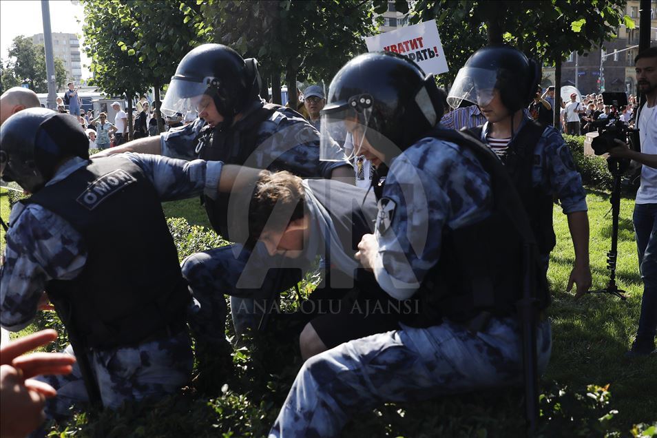 Rusya'da seçim protestosu
