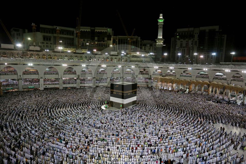Kabe'de yatsı namazı