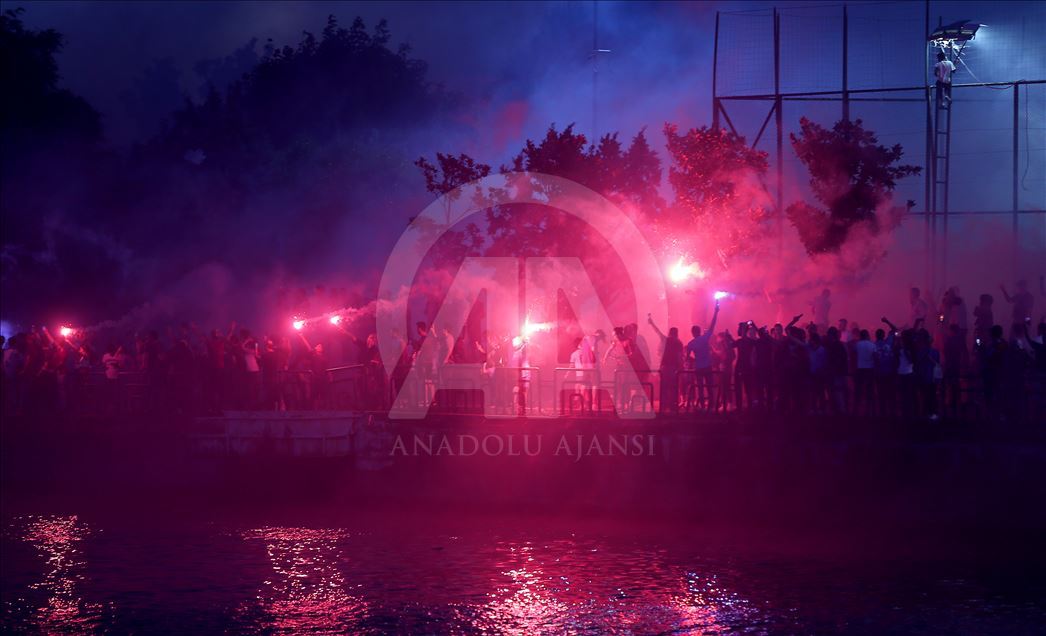 Trabzonspor'un 52. kuruluş yıl dönümü İstanbul'da meşalelerle kutlandı