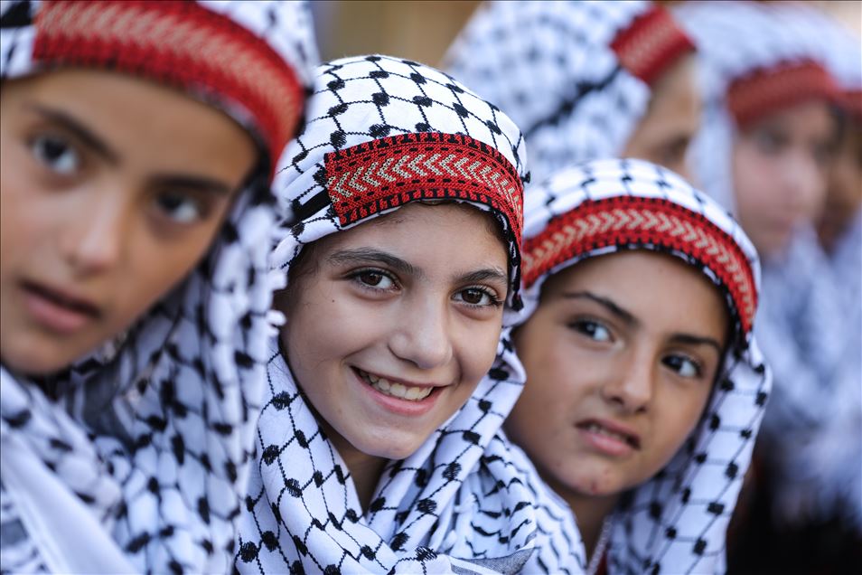 مسيرة بغزة لإحياء يوم الزي الفلسطيني
