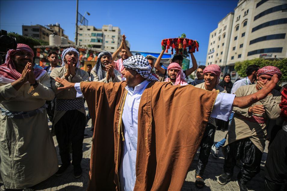 مسيرة بغزة لإحياء يوم الزي الفلسطيني
