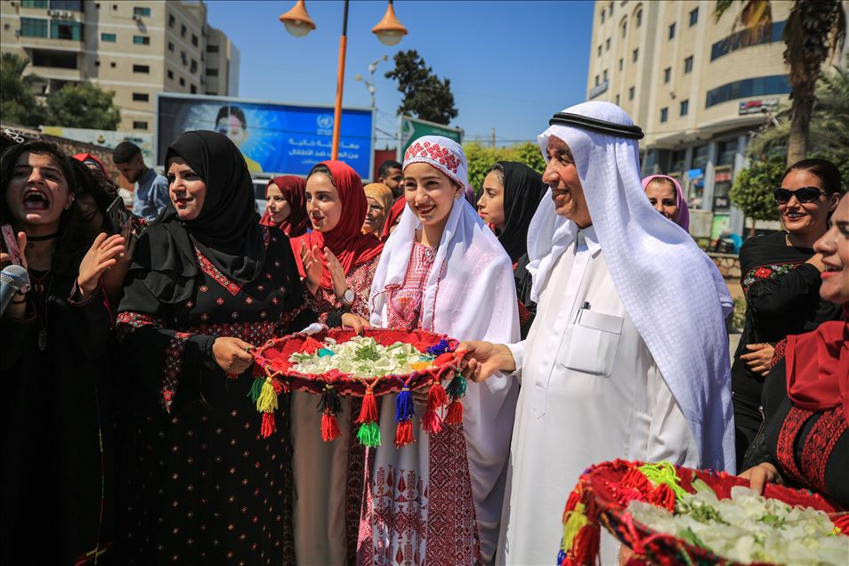 مسيرة بغزة لإحياء يوم الزي الفلسطيني
