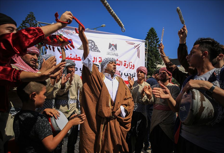 مسيرة بغزة لإحياء يوم الزي الفلسطيني
