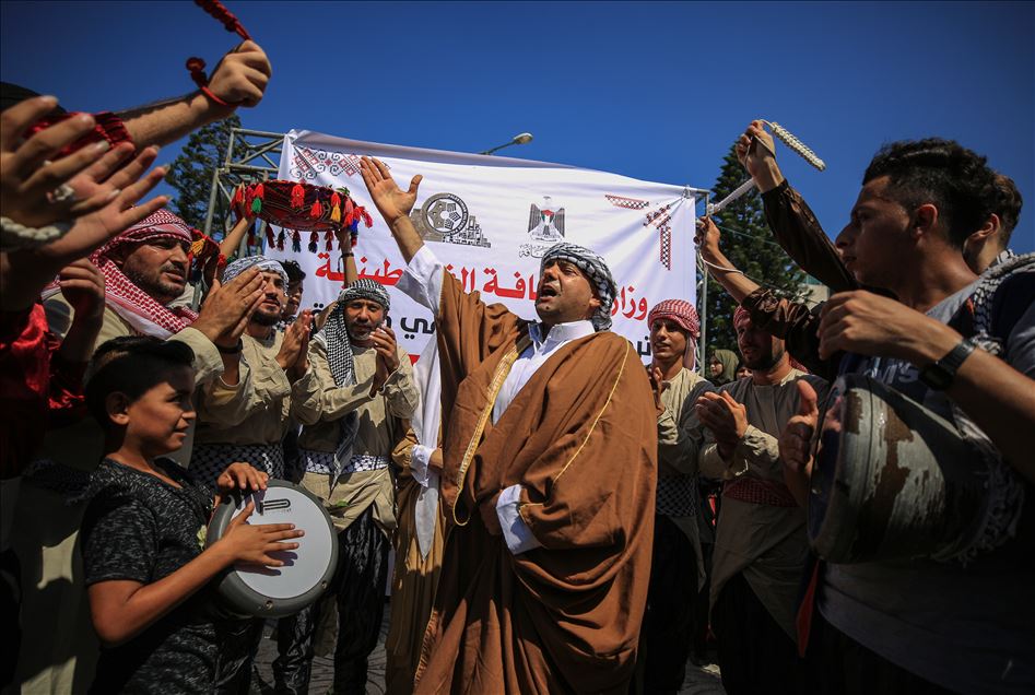 مسيرة بغزة لإحياء يوم الزي الفلسطيني
