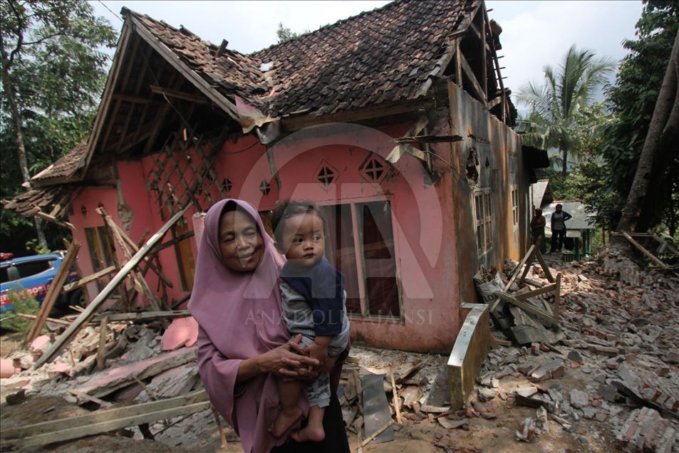 Puluhan Rumah Hancur Akibat Gempa M 6,9 Di Banten - Anadolu Ajansı