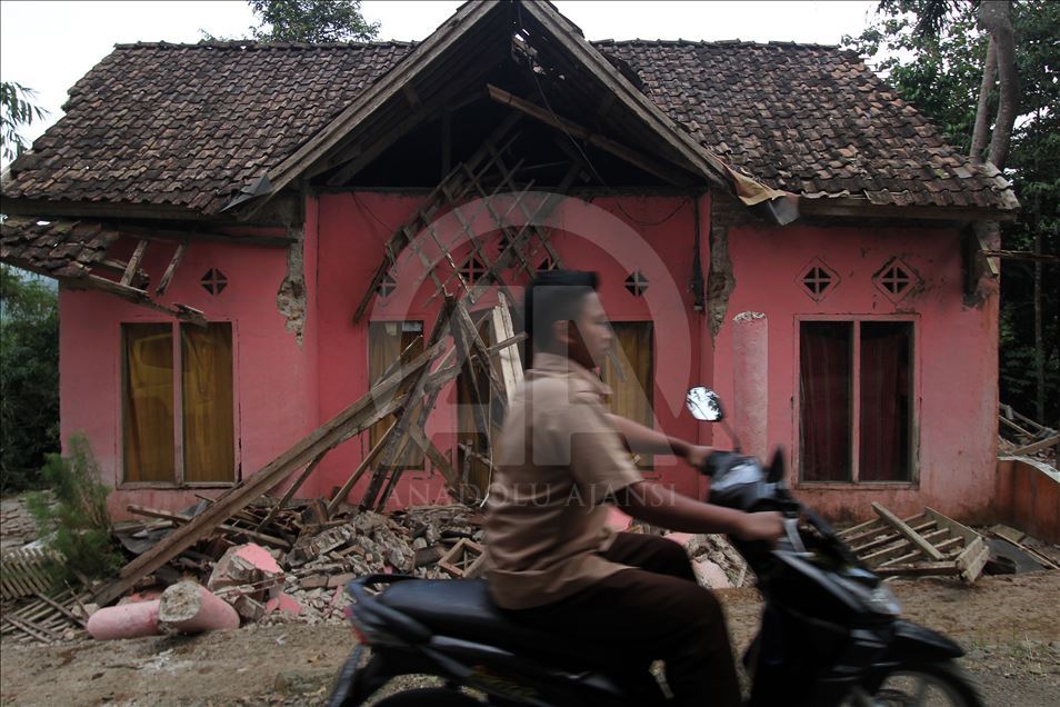 Puluhan rumah rusak akibat gempa di Banten
