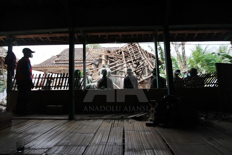 Puluhan rumah rusak akibat gempa di Banten