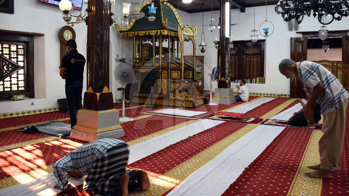 Malezya'nın en eski camilerinden Kampung Hulu, mimarisiyle dikkat çekiyor