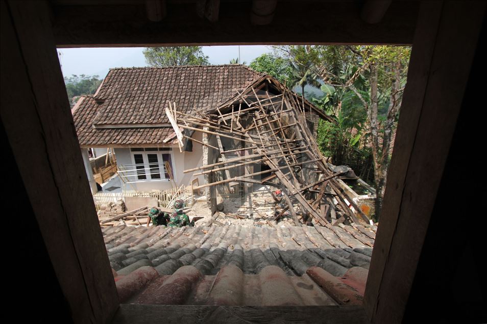 Puluhan rumah rusak akibat gempa di Banten