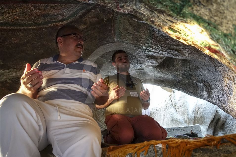 بازدید زائران ترکیه از غار ثور در مکه