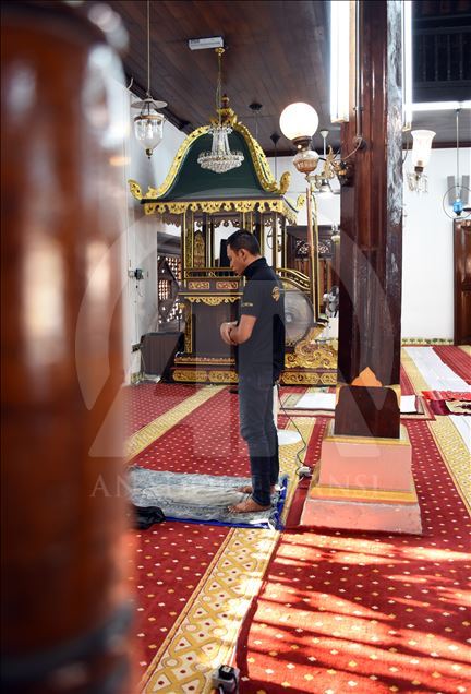 Malezya'nın en eski camilerinden Kampung Hulu, mimarisiyle dikkat çekiyor