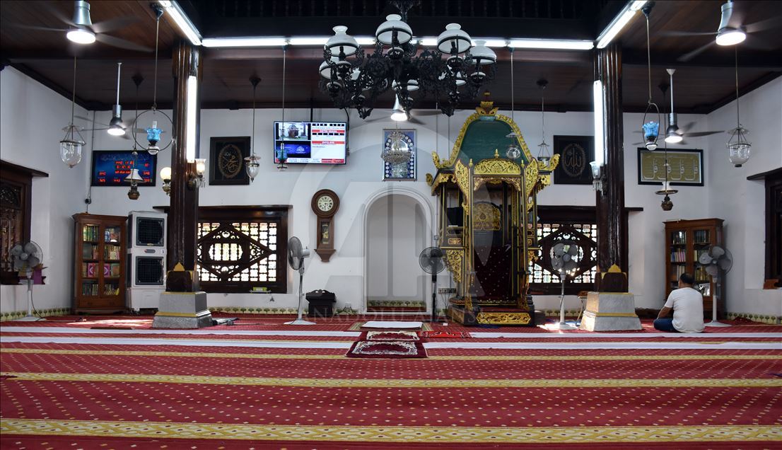 Malezya'nın en eski camilerinden Kampung Hulu, mimarisiyle dikkat çekiyor