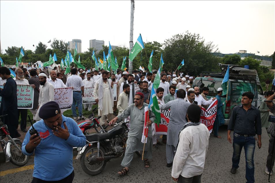 Protest against Indian government's decision on Kashmir in Islamabad