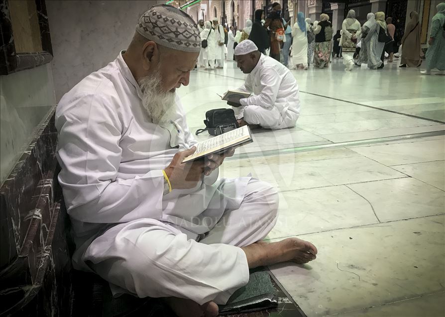 لحظه شمار زائران برای انجام مراسم عرافات