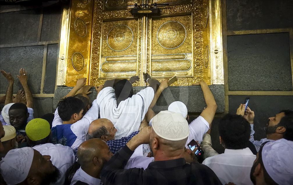 لحظه شمار زائران برای انجام مراسم عرافات