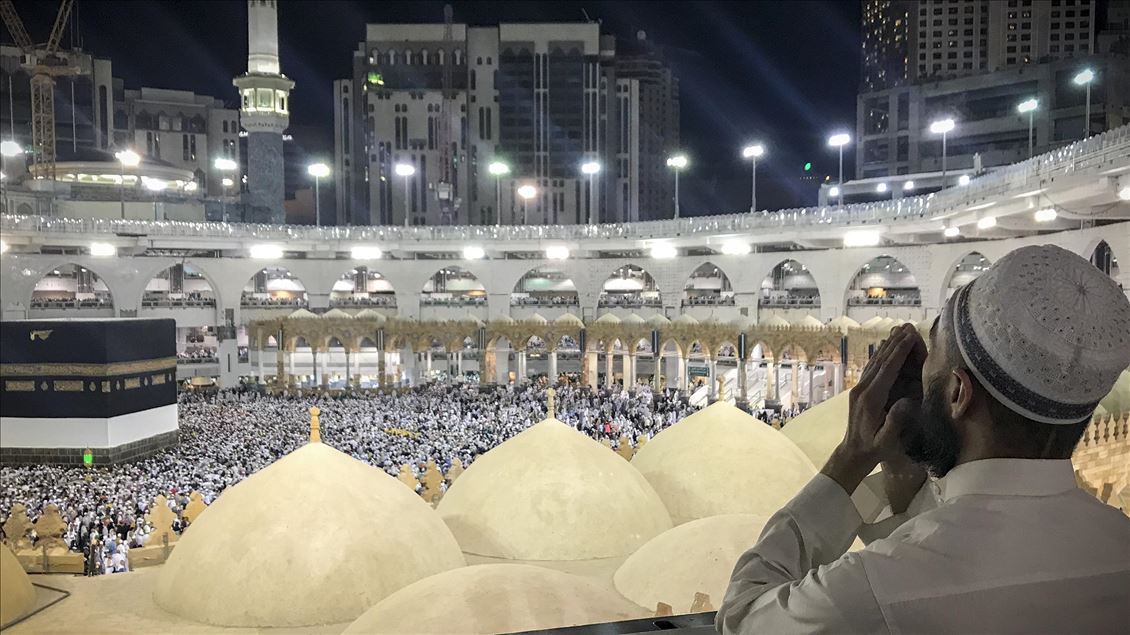 آمادگی حجاج برای برگزاری مناسک حج در عرفات