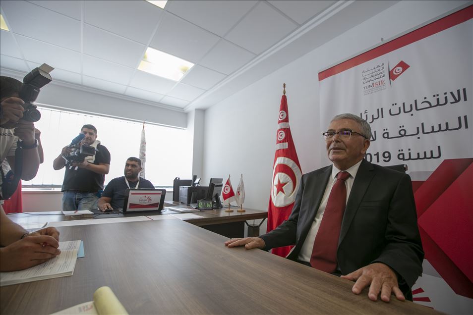وزير الدفاع التونسي يستقيل من منصبه ويترشح لرئاسة البلاد