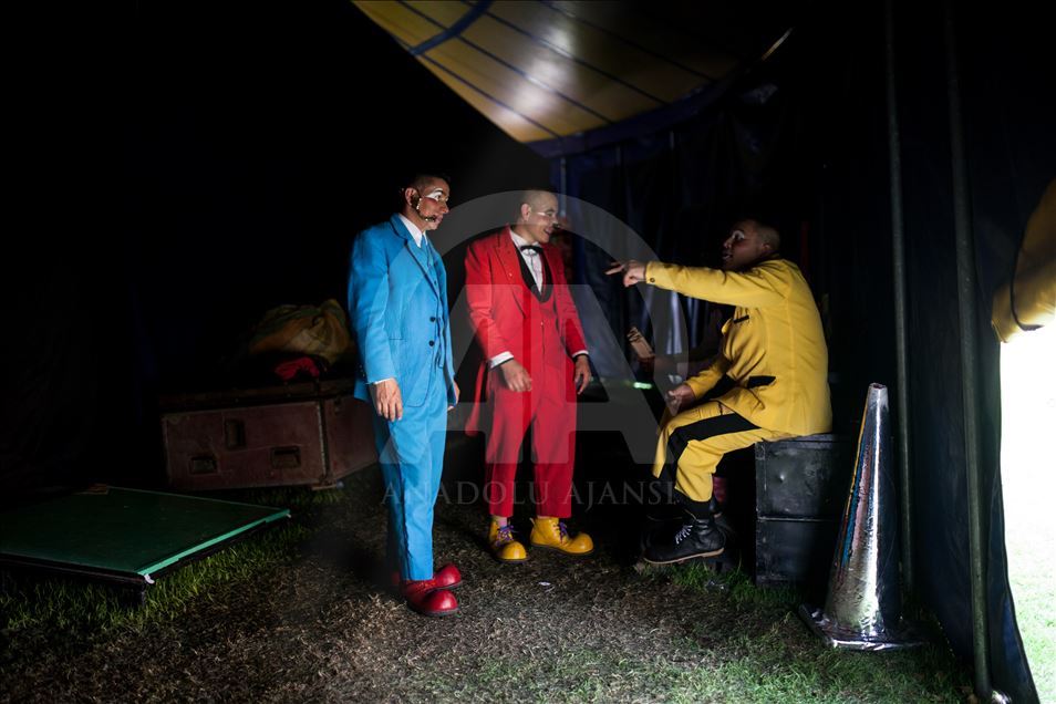 El Circo Colombia, un Circo comandado por soldados sonrientes