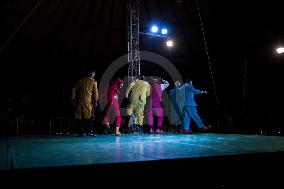 El Circo Colombia, un Circo comandado por soldados sonrientes