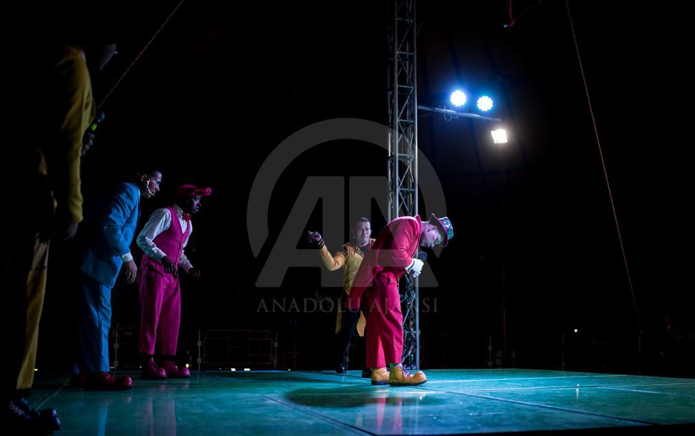 El Circo Colombia, un Circo comandado por soldados sonrientes