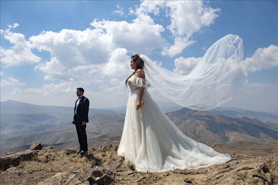 Dağ zirvesinde nikah töreni