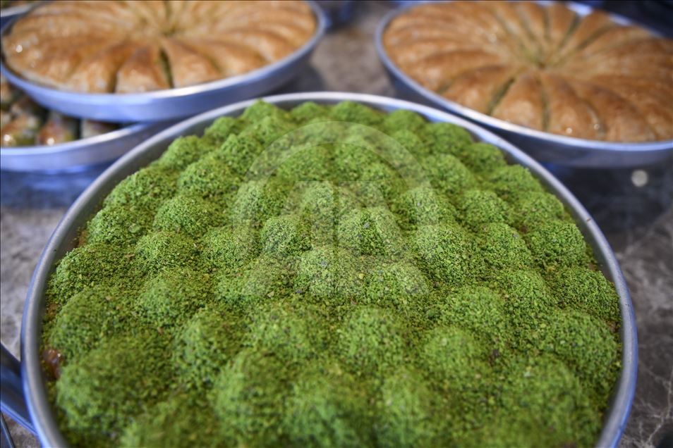 Baklava sellers' sweet rush