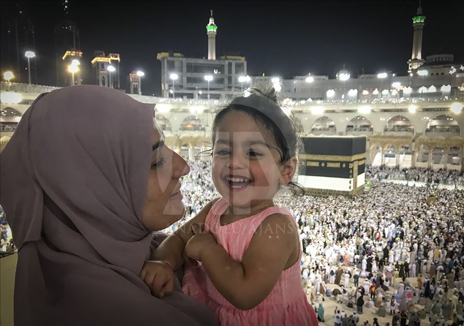 Children at the Kabaa